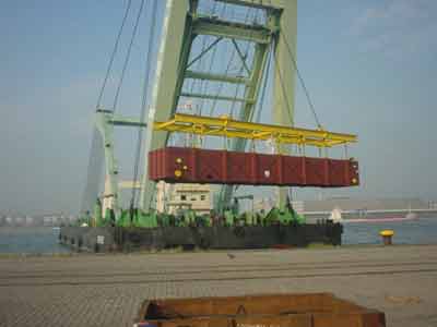 Loading, lashing & securing of project cargo & heavy lifts, vanning surveys